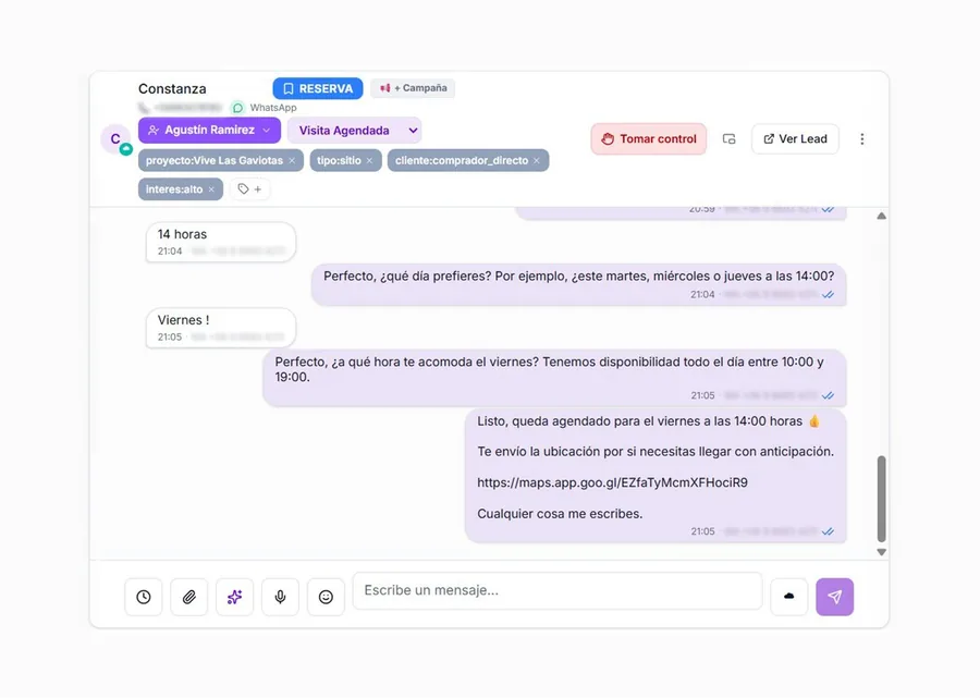 Inbox de Wovku: conversación de WhatsApp con un prospecto, etiquetas y visita agendada
